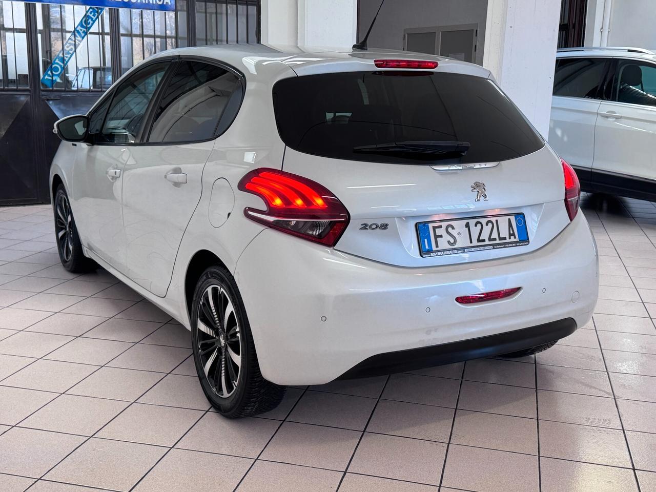 Peugeot 208 1.2 BENZINA 5 PORTE Signature