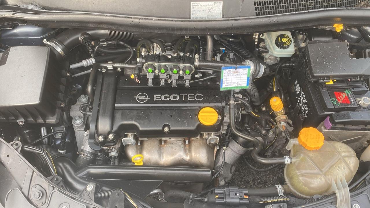 Opel Corsa 1.2 5 porte Cosmo