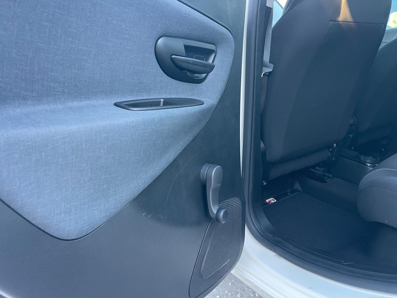 Lancia Ypsilon Gold Hybrid 1.0 FireFly 70cv