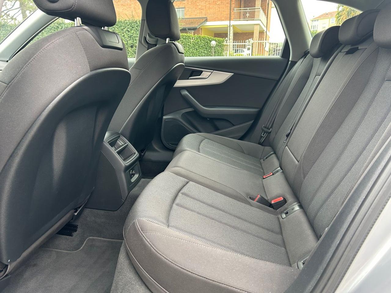 Audi A4 Business 2.0 30 TDI MHEV #9673