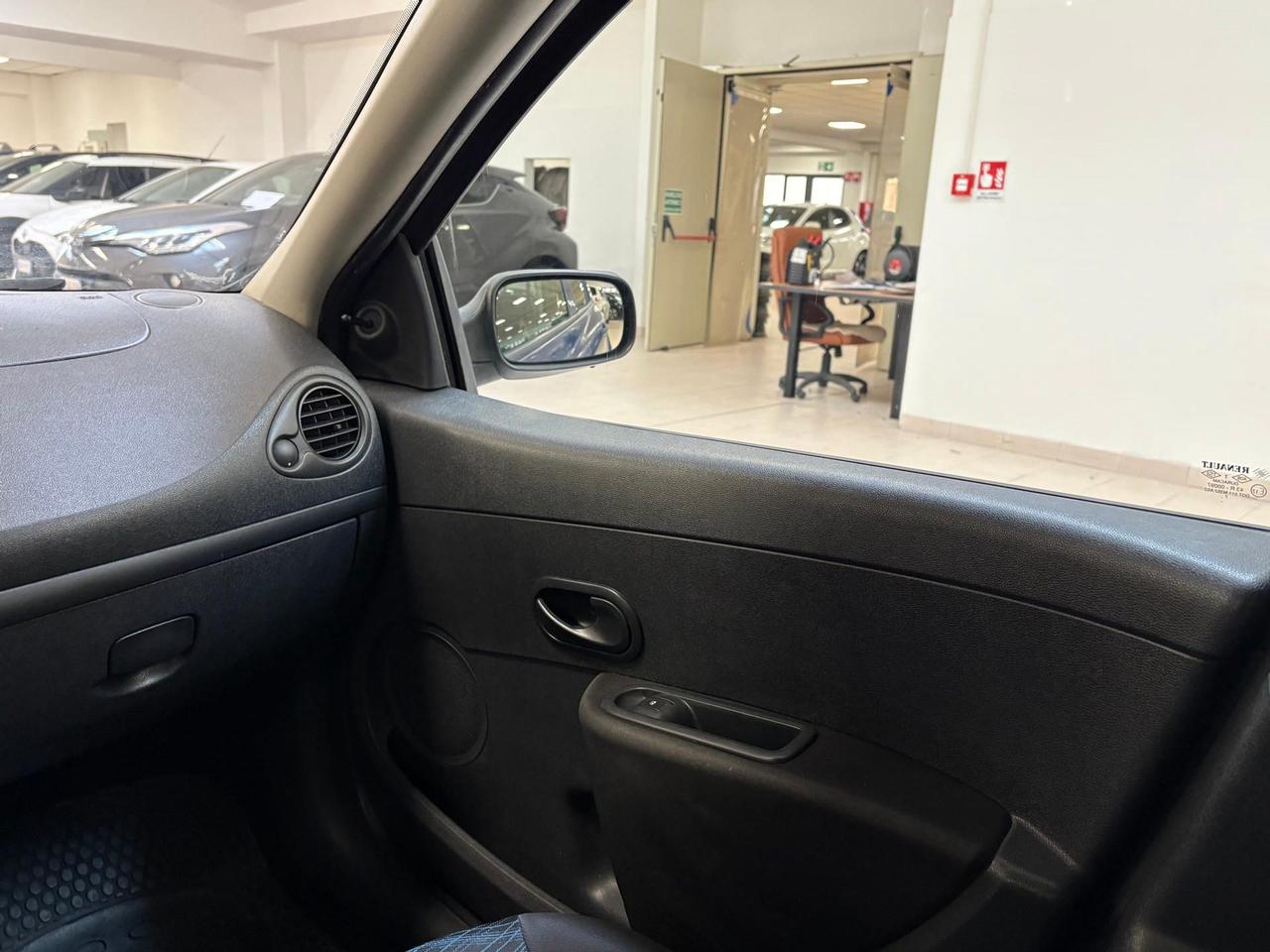 Renault Clio 5p 1.2 16v (pack) 65cv