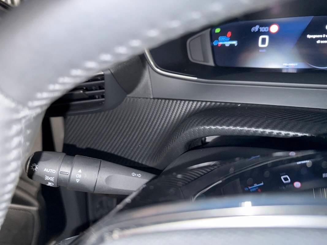 Peugeot 208 1.2 puretech Allure 100cv Con Telecamera a 360°