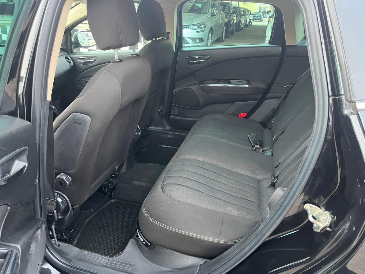 Lancia Delta 1.6 MJT Silver - 2011