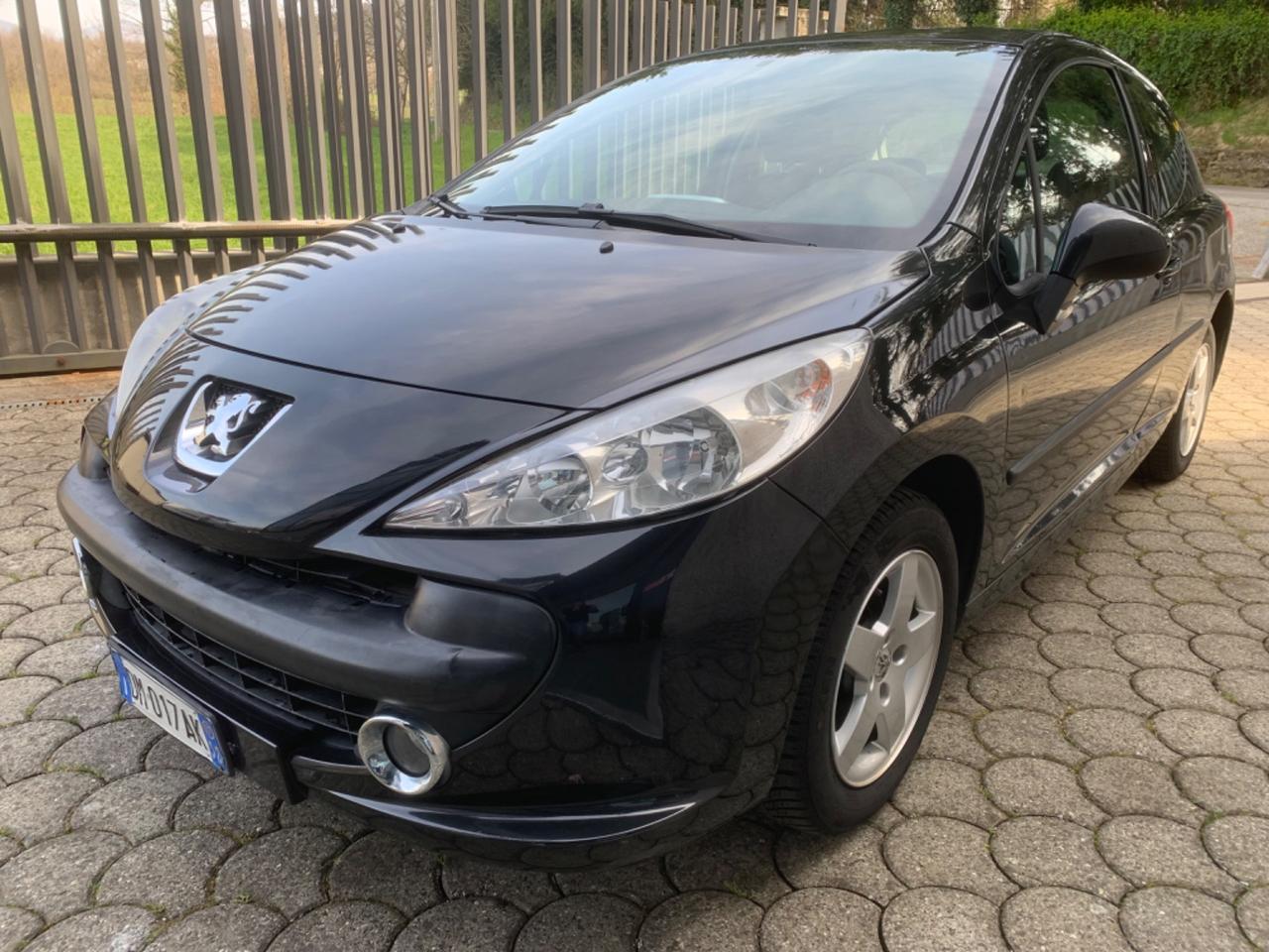 Peugeot 207 1.4 88CV 3p. ONE Line