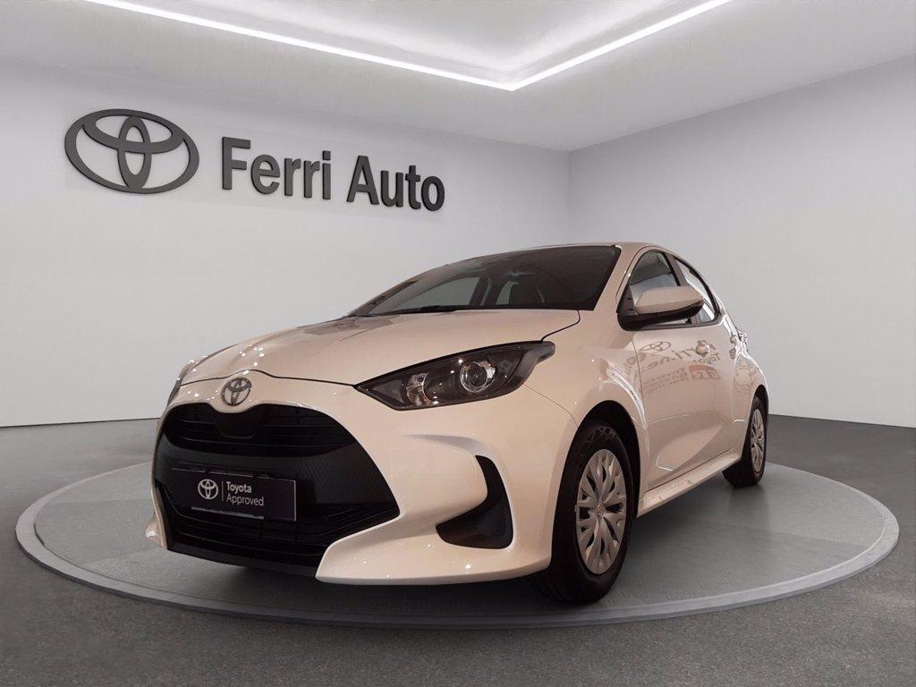 TOYOTA Yaris 1.5h active del 2025