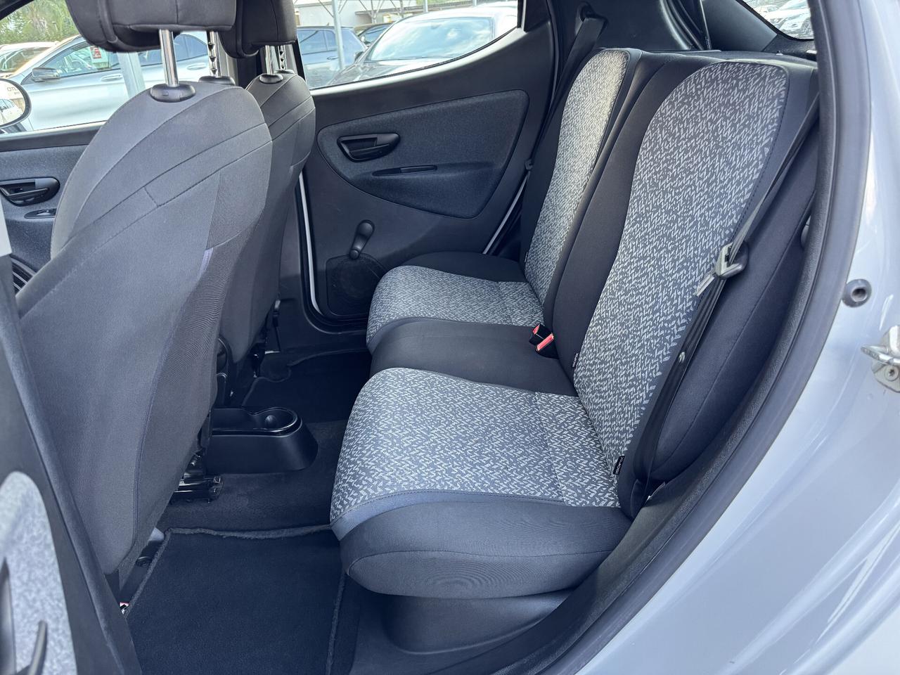 Lancia Ypsilon 1.0 FireFly 5 porte S&S Hybrid Ecochic Silver