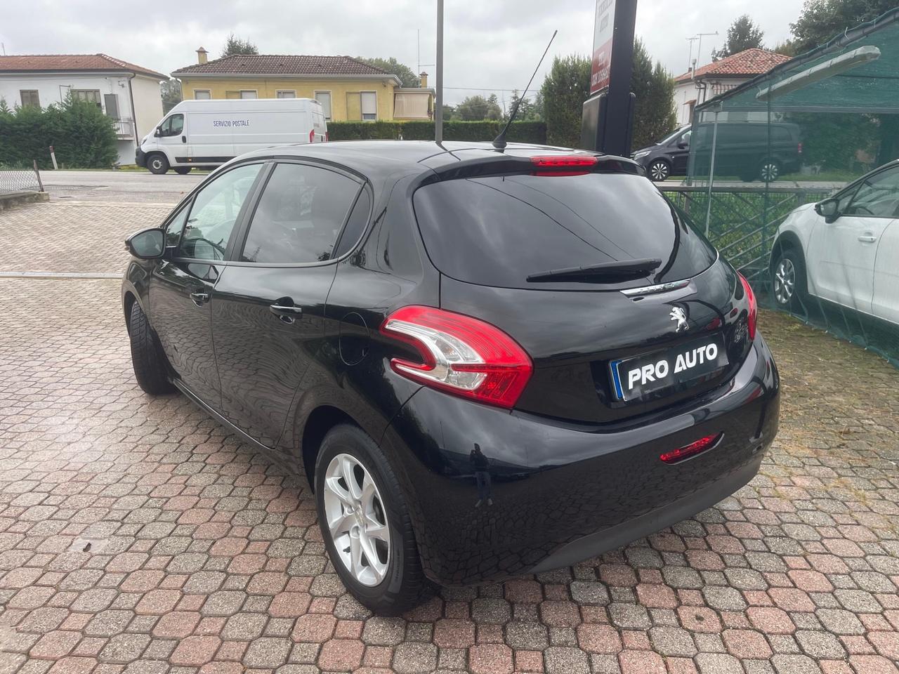Peugeot 208 1.6 e-HDi 92 CV Stop&Start robotizzato 5 porte Allure