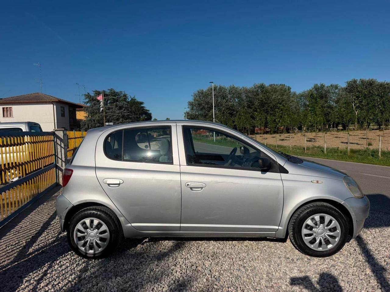 Toyota Yaris 1.0i 16V cat 5 porte Sol