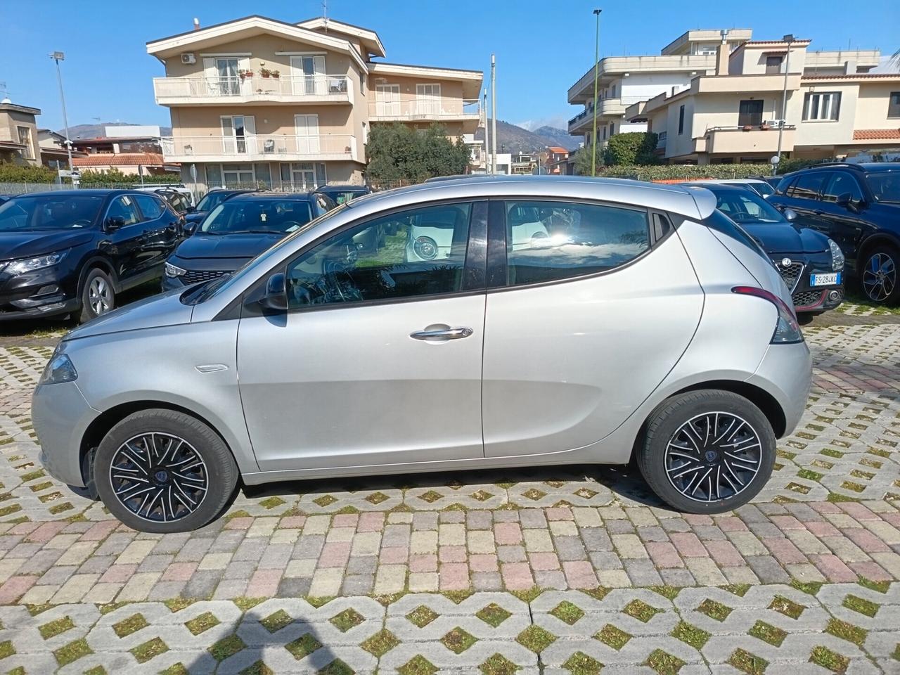 Lancia Ypsilon 1.2 69 CV 5 porte S&S Gold