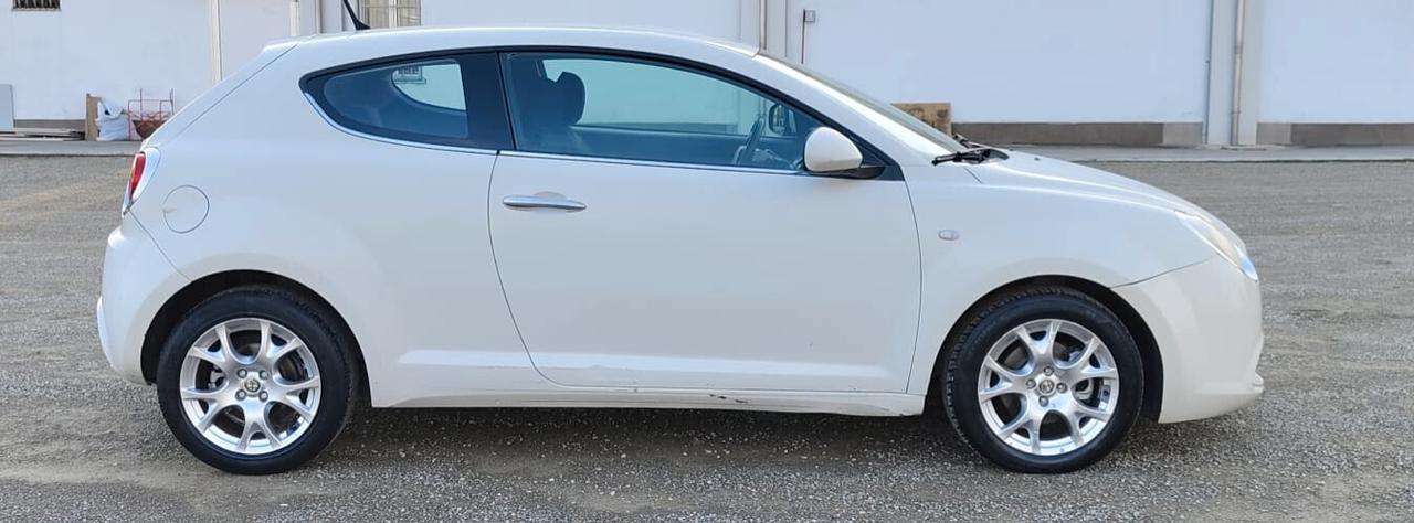 Alfa Romeo MiTo 1.6 JTDm 16V Distinctive Sport Pack