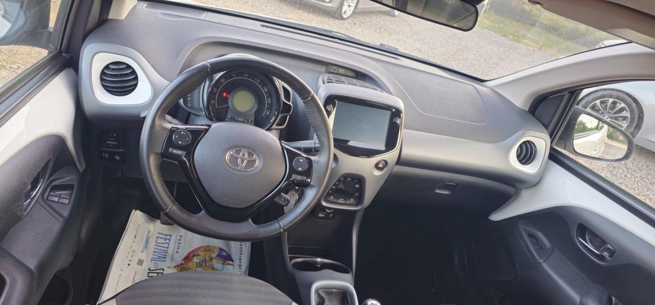 Toyota Aygo Connect 1.0 VVT-i 72 CV 5 porte x-clusiv