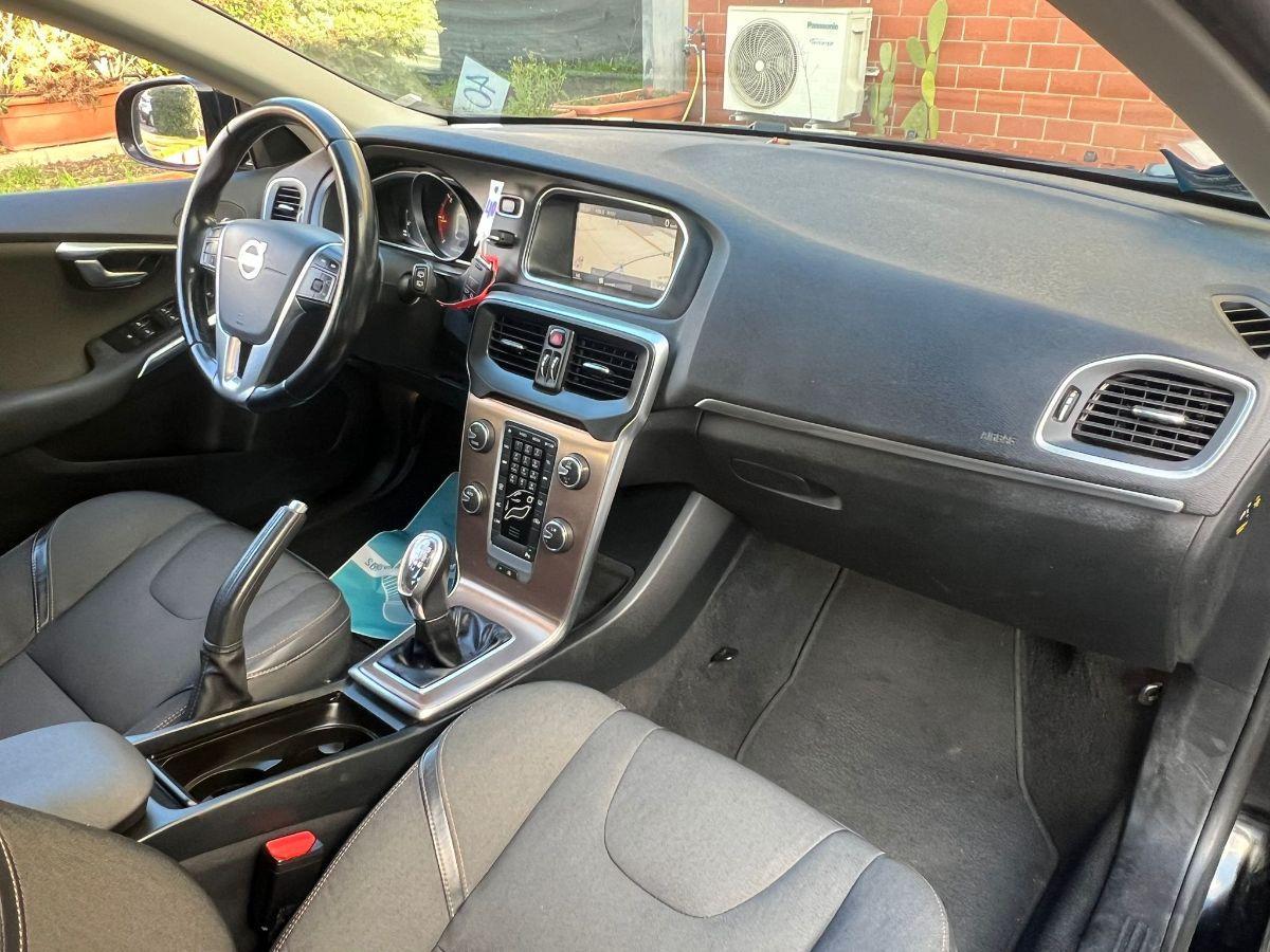 VOLVO - V40 Cross Country 1.6 d2 Momentum