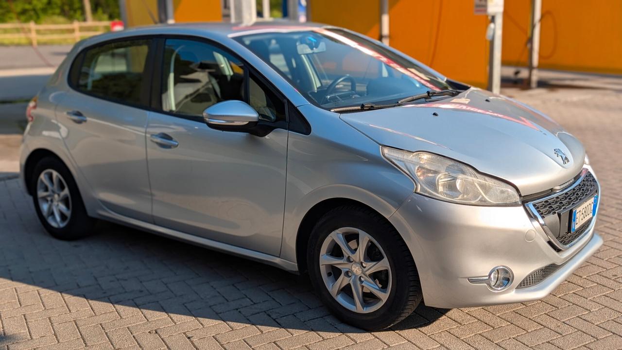Peugeot 208 1.4 HDi 68 CV 5 porte Allure