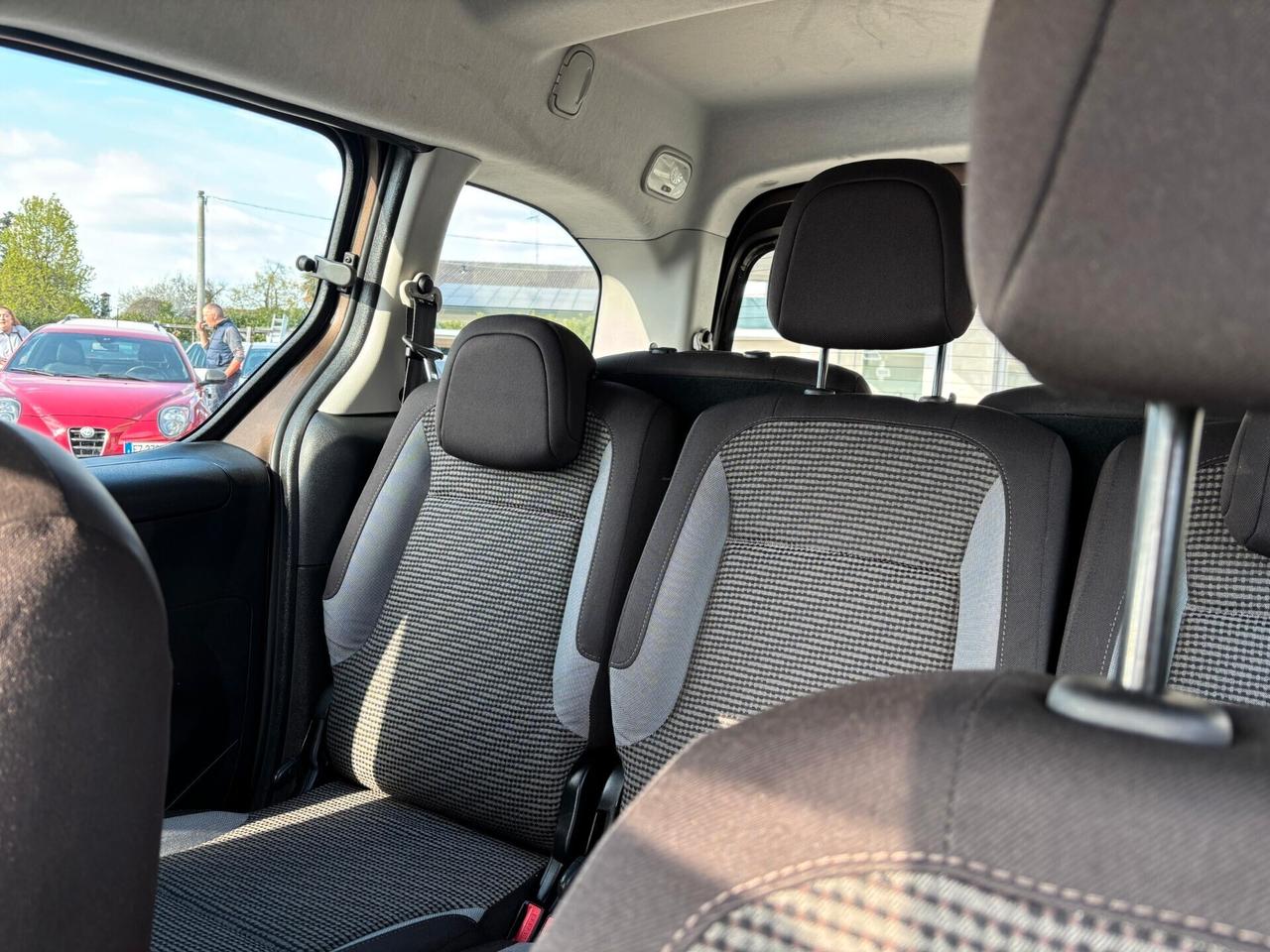 Peugeot Partner 1.6 Diesel 7 posti Neopatentati
