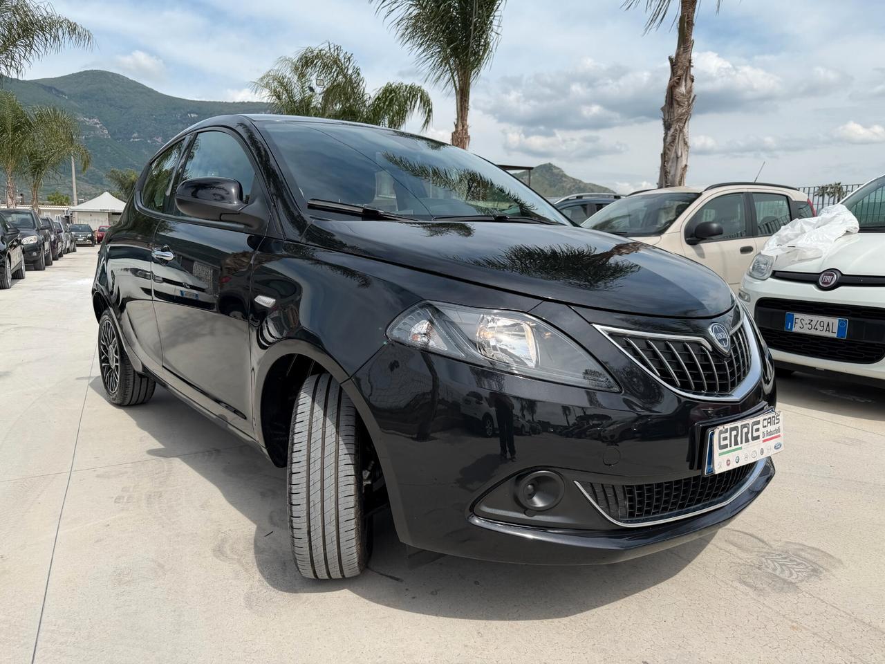 LANCIA YPSILON ANNO 2024 1.0 HYBRID 70 CV * KM 0