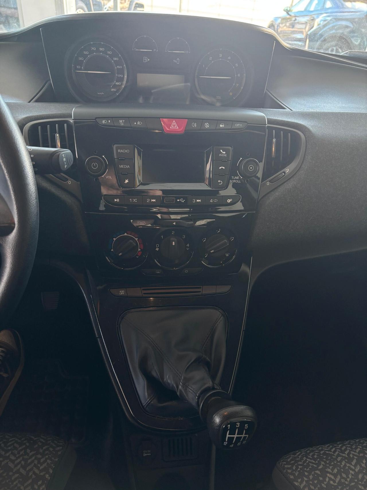 Lancia Ypsilon 1.0 FireFly 5 porte S&S Hybrid Silver