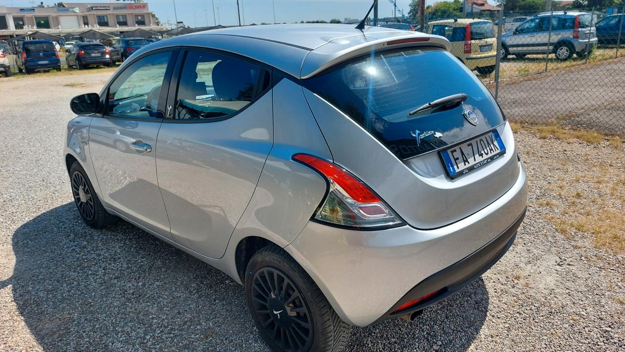 Lancia Ypsilon 1.2 69 CV 5 porte Gold