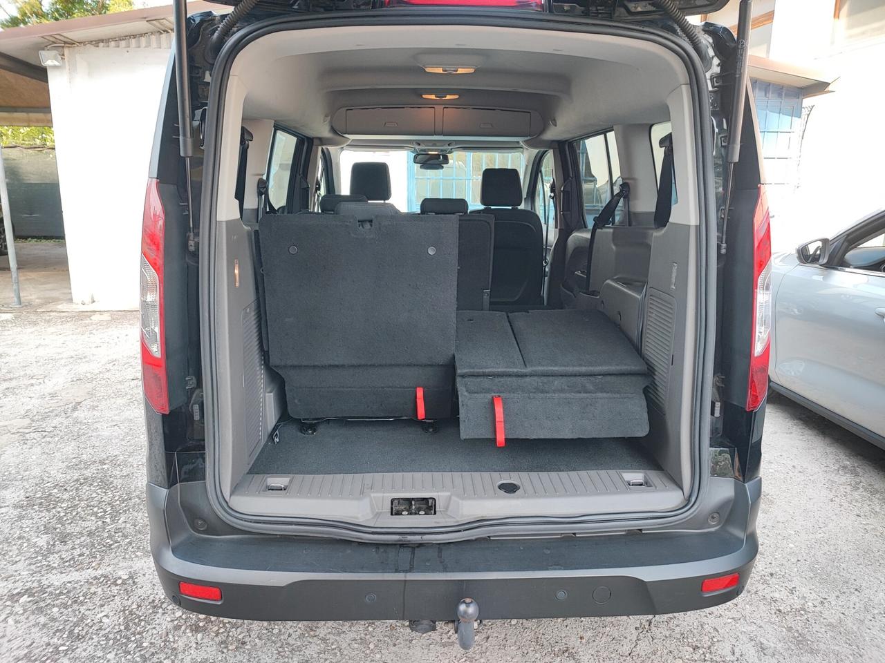 Ford Grand Tourneo Gancio Traino 7 Posti Euro 6