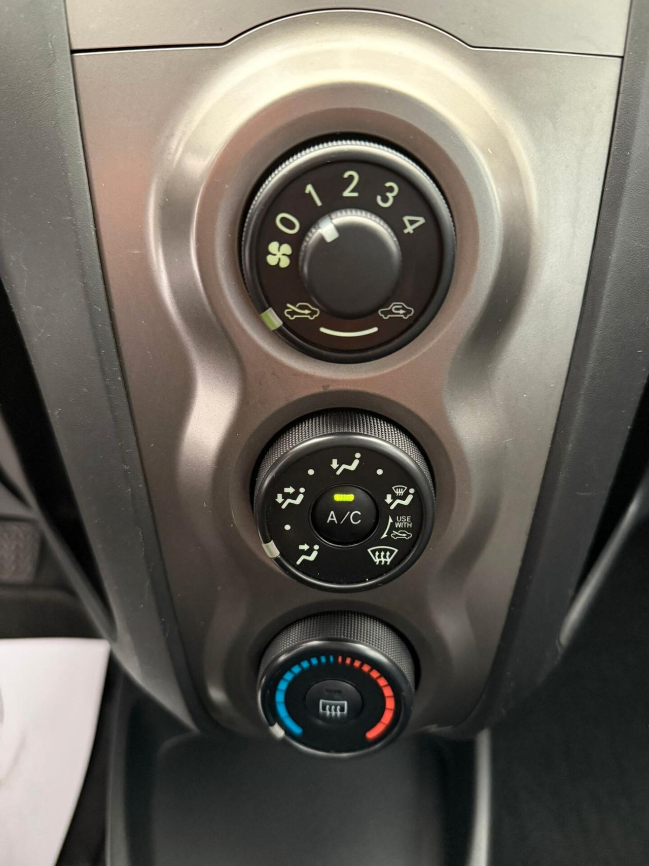 Toyota Yaris 1.3 Benzina 100cv 5 porte Sol