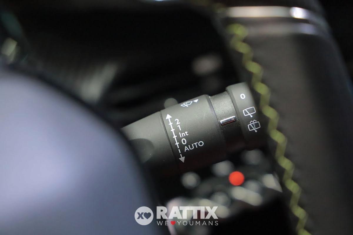 Peugeot e-2008 motore elettrico 100kW GT