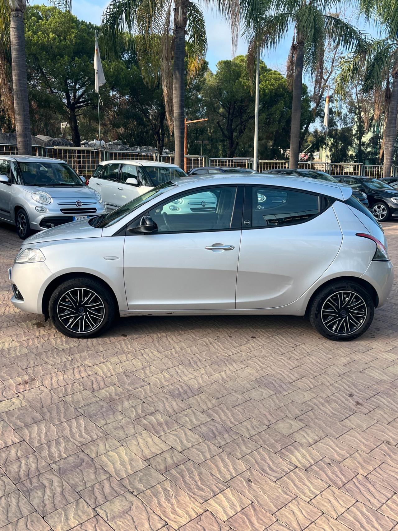 Lancia Ypsilon 1.0 FireFly 5 porte S&S Hybrid Ecochic Gold