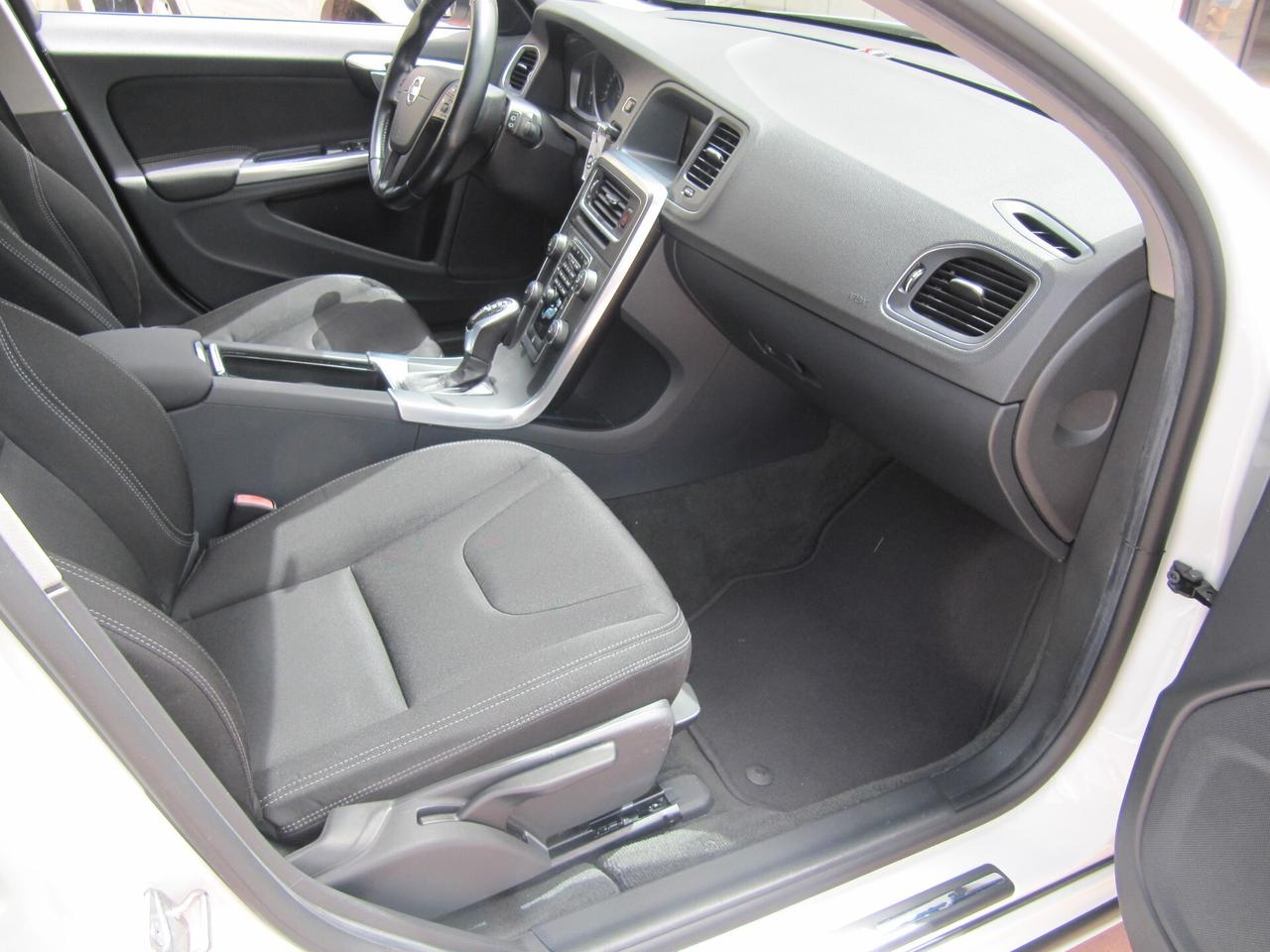 Volvo V60 D4 R-design Kinetic - AUTOMATICO