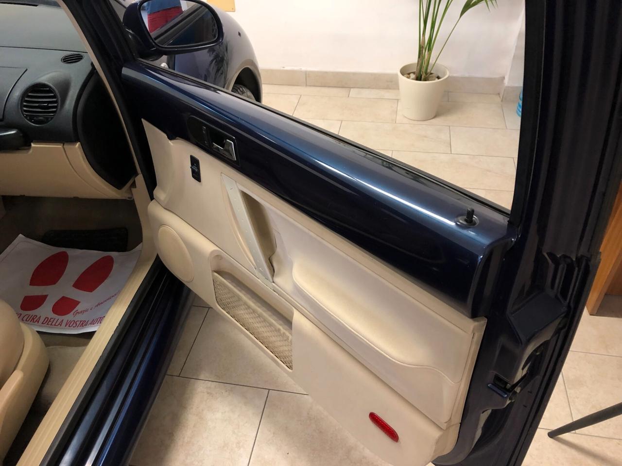 Volkswagen New Beetle 1.6 GPL FULL DISTRIBUZIONE TAGLIANDATA NEOPATENTATI