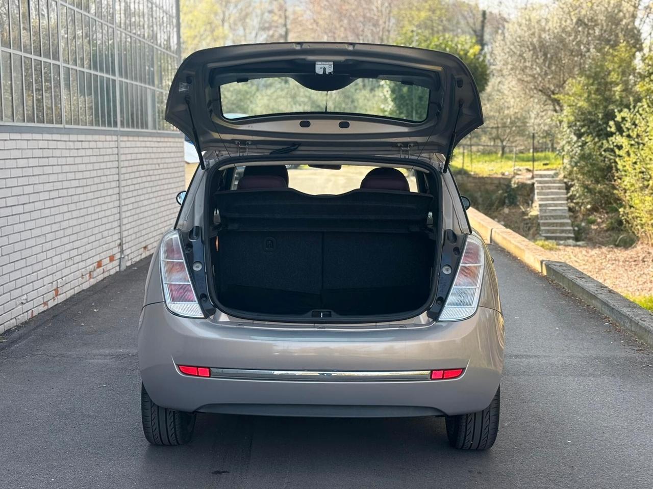 Lancia Ypsilon 1.4 16V Platino