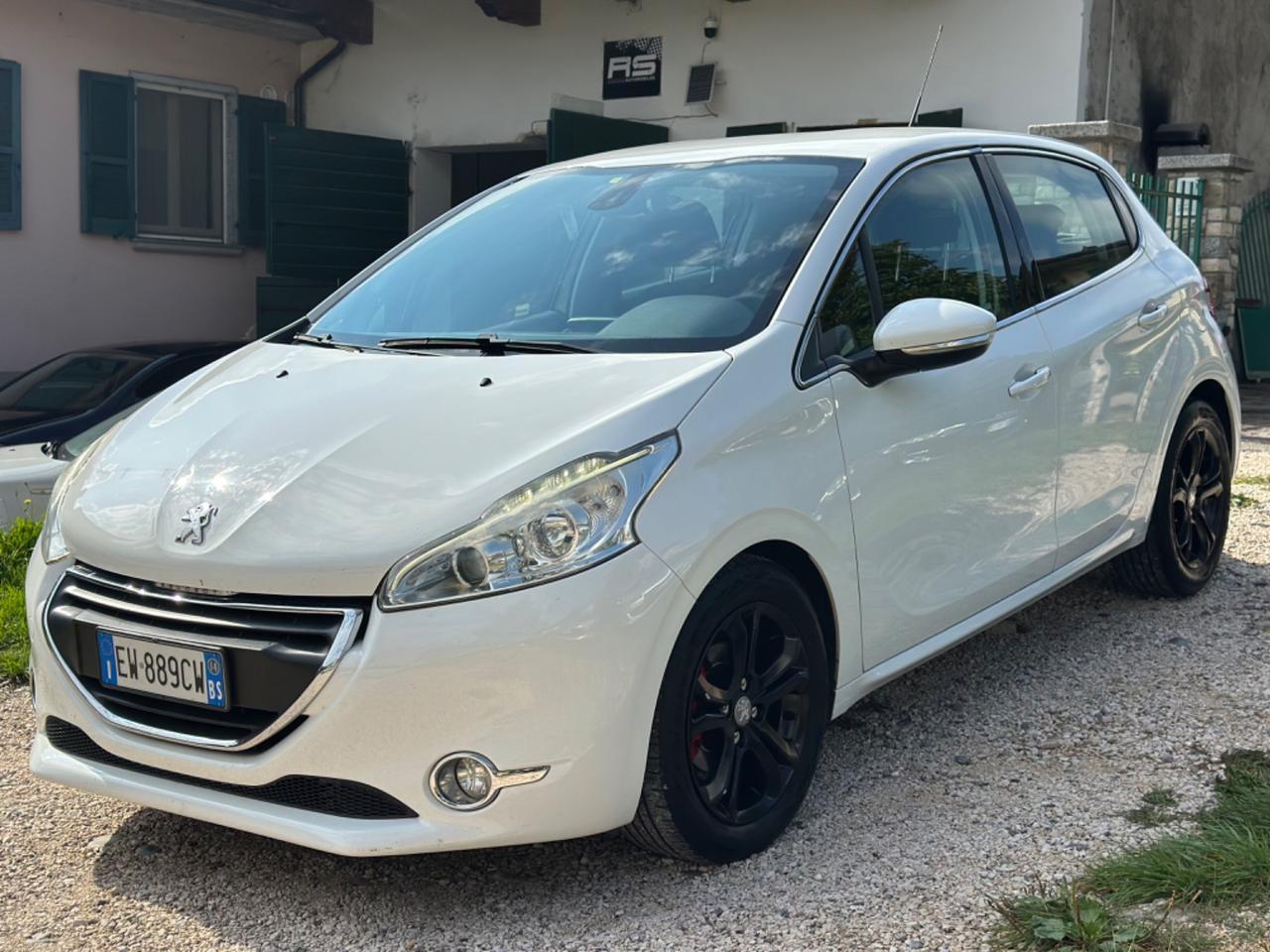 Peugeot 208 1.4 HDi 68 CV 5P ALLURE NEOPAT KMCERT