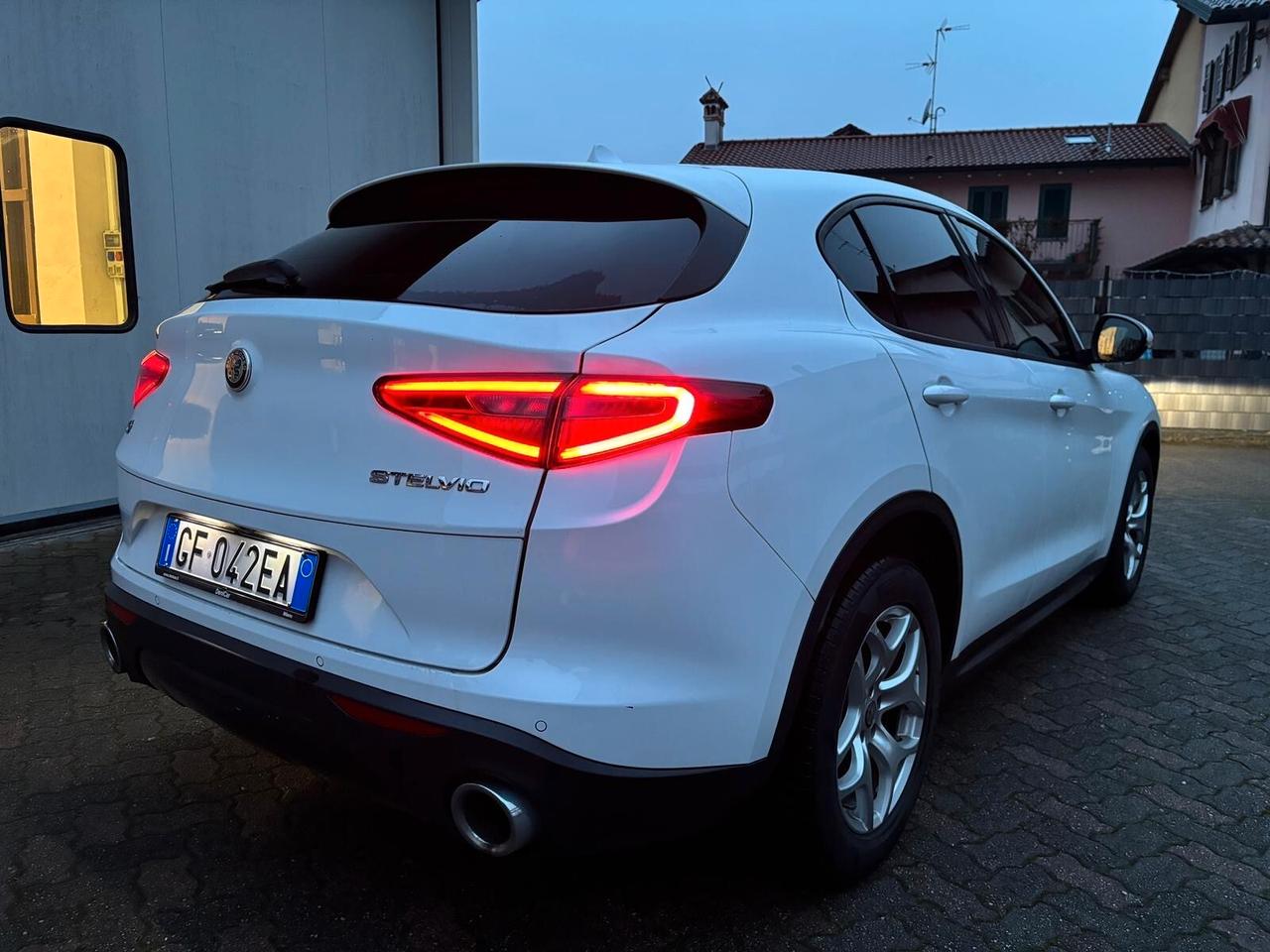 Alfa Romeo Stelvio 2.2 Turbodiesel 160 CV AT8 RWD Business 2021