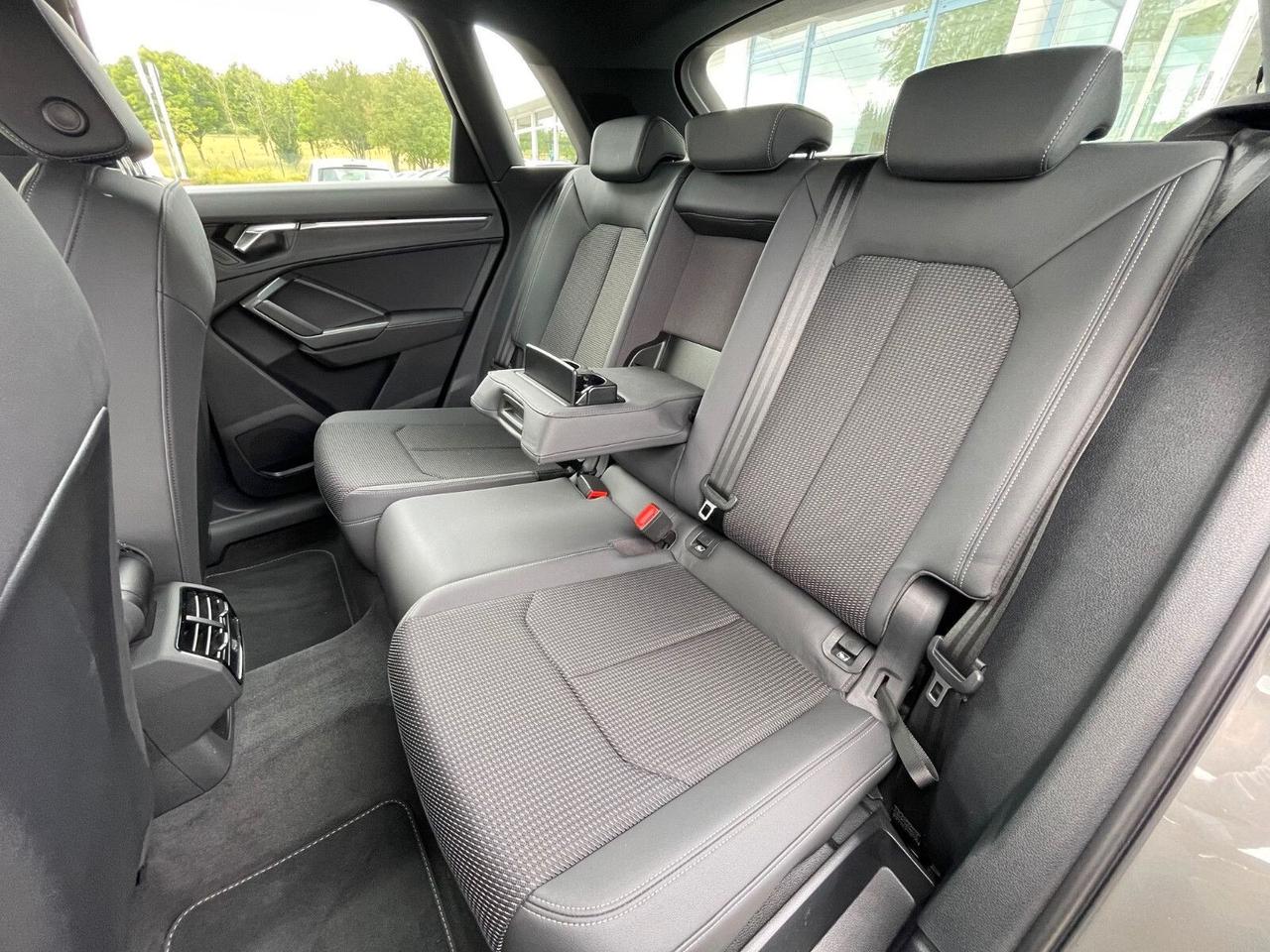 Audi Q3 35 TFSI S line edition