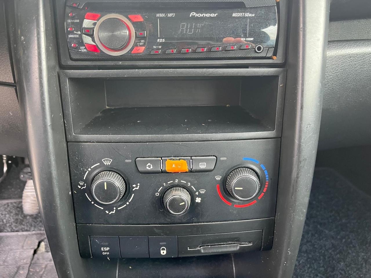 Peugeot 207 s.w-1.6 hdi-full-2010