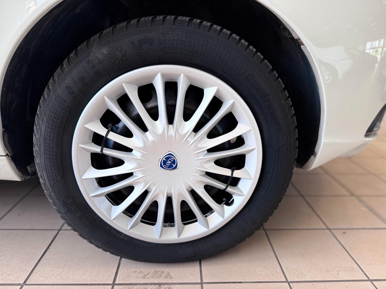 Lancia Ypsilon 1.2 Argento