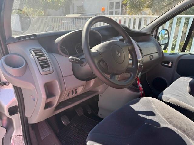 Renault Trafic T29 2.0 dCi/115 PC-TN Passenger Comfort Heavy DPF Black Edition