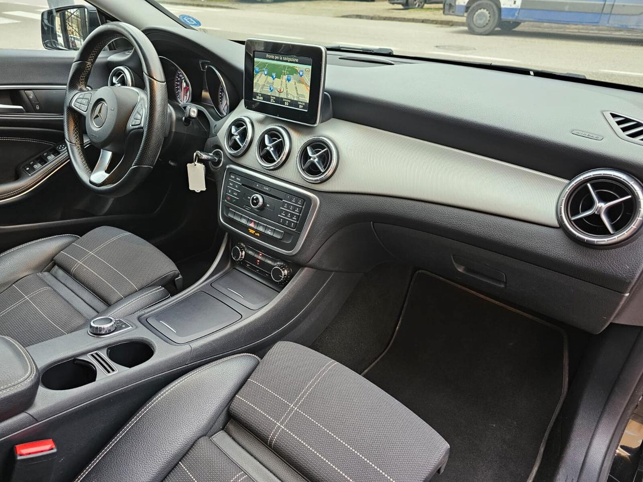 Mercedes-benz CLA 200d 136cv Shooting Brake Sport*Navi*Bi-Xeno*18*Pdc*