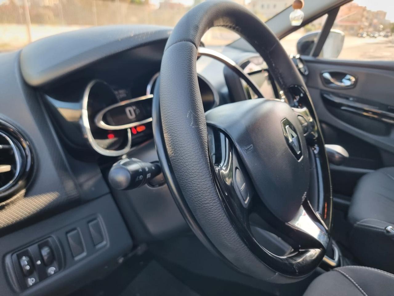 Renault Clio 1.5 dCi 8V 75CV 5 porte Live Automatico e con ausilio per disabili