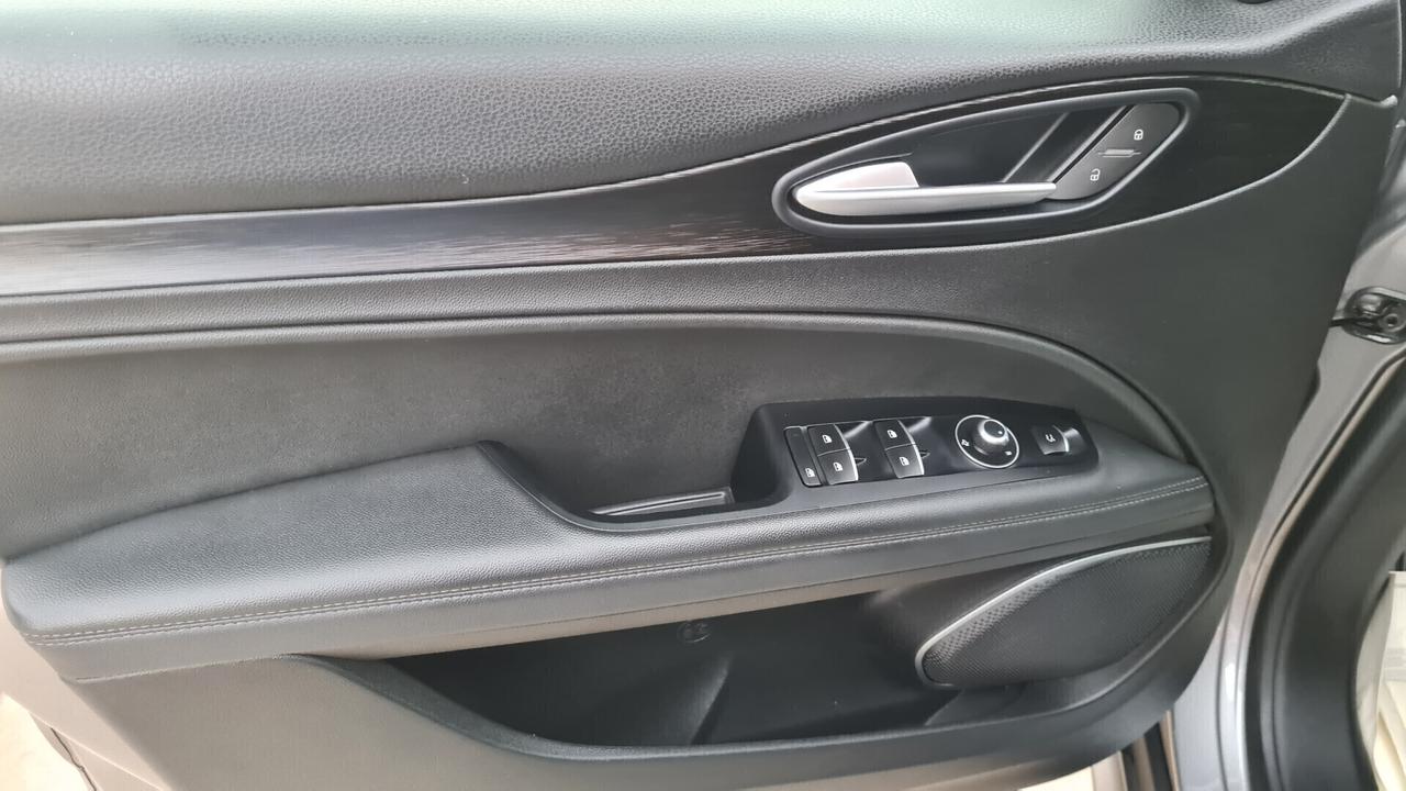 Alfa Romeo Stelvio 2.2 Turbodiesel 150 CV AT8 RWD Business