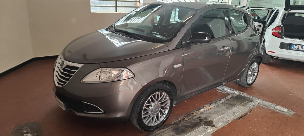 Lancia Ypsilon 1.2 69 CV 5 porte S&S Platinum