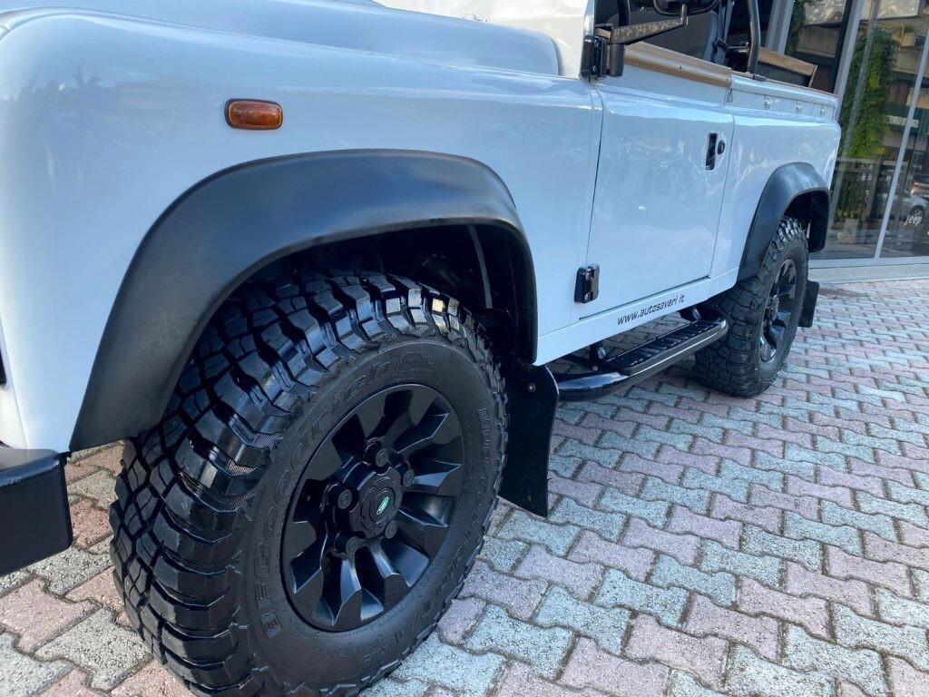 LANDROVERDefender902.2TD4StationWagon