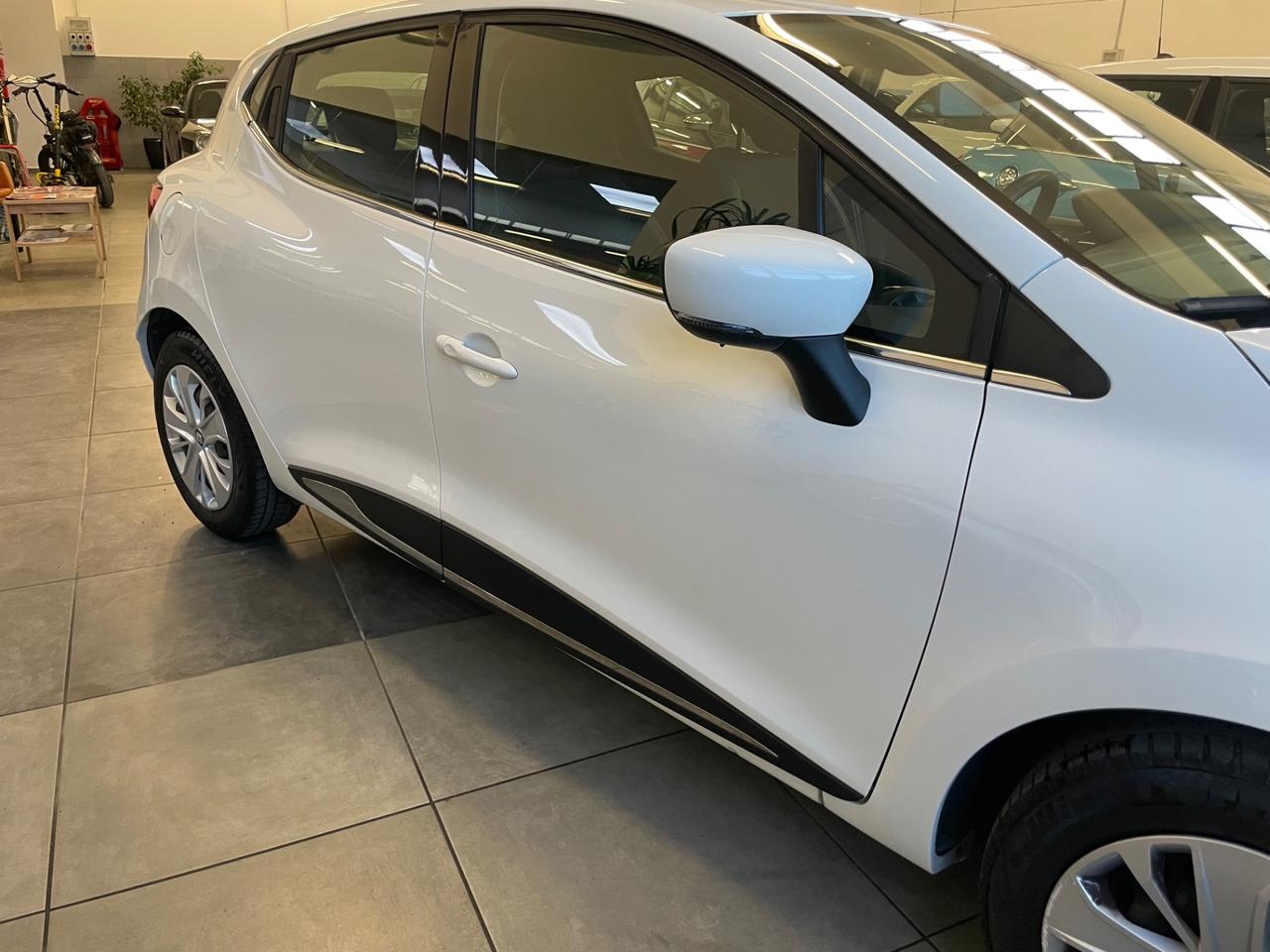 Renault Clio 1.2 75CV 5 porte Zen