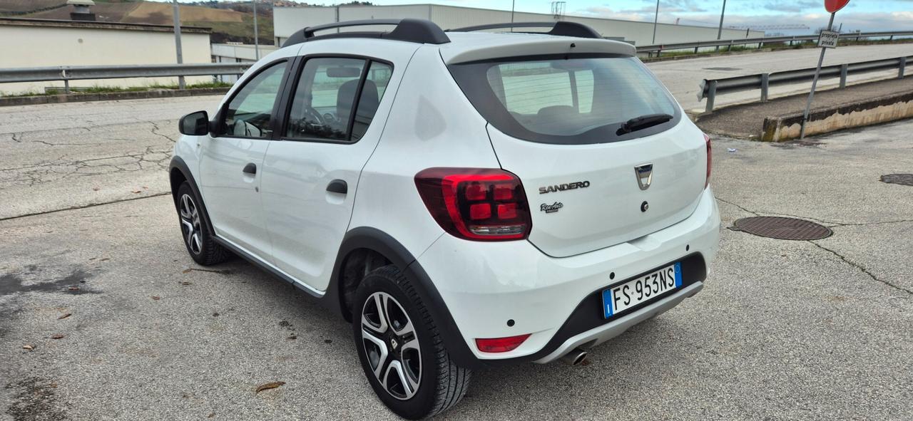 Dacia Sandero Stepway Turbo GPL 90 CV NEOPATENTATI
