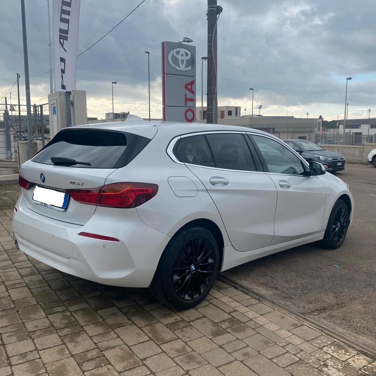 Bmw 116 116d 5p. Business Advantage