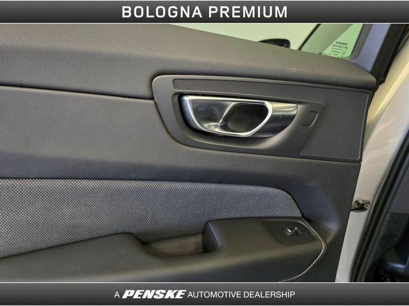 Volvo XC60 XC60 B5 AWD automatico Plus Dark