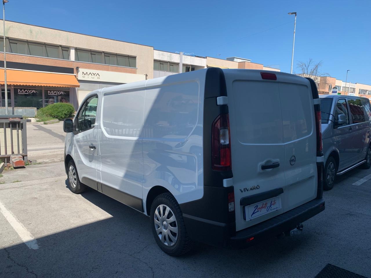 Opel Vivaro FURGONE L1H1 3 pt con Gancio Traino