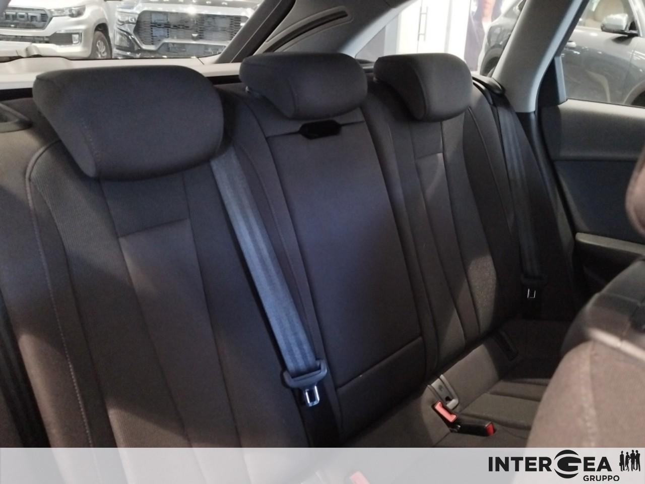 AUDI A4 Avant 30 2.0 tdi Business Sport 122cv s-tronic my16