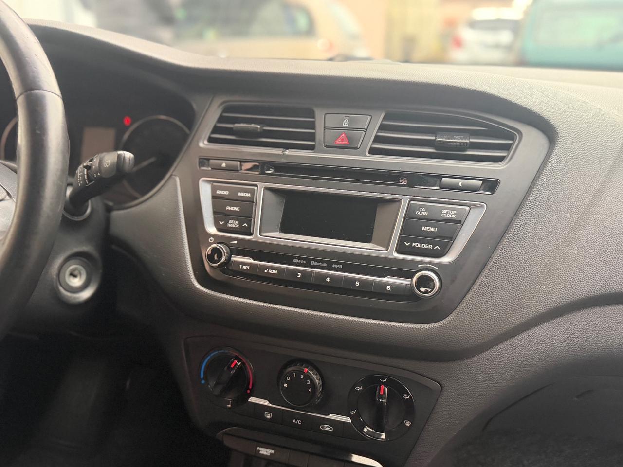 Hyundai i20 1.1 CRDi 12V 5 porte euro6 neopatentati