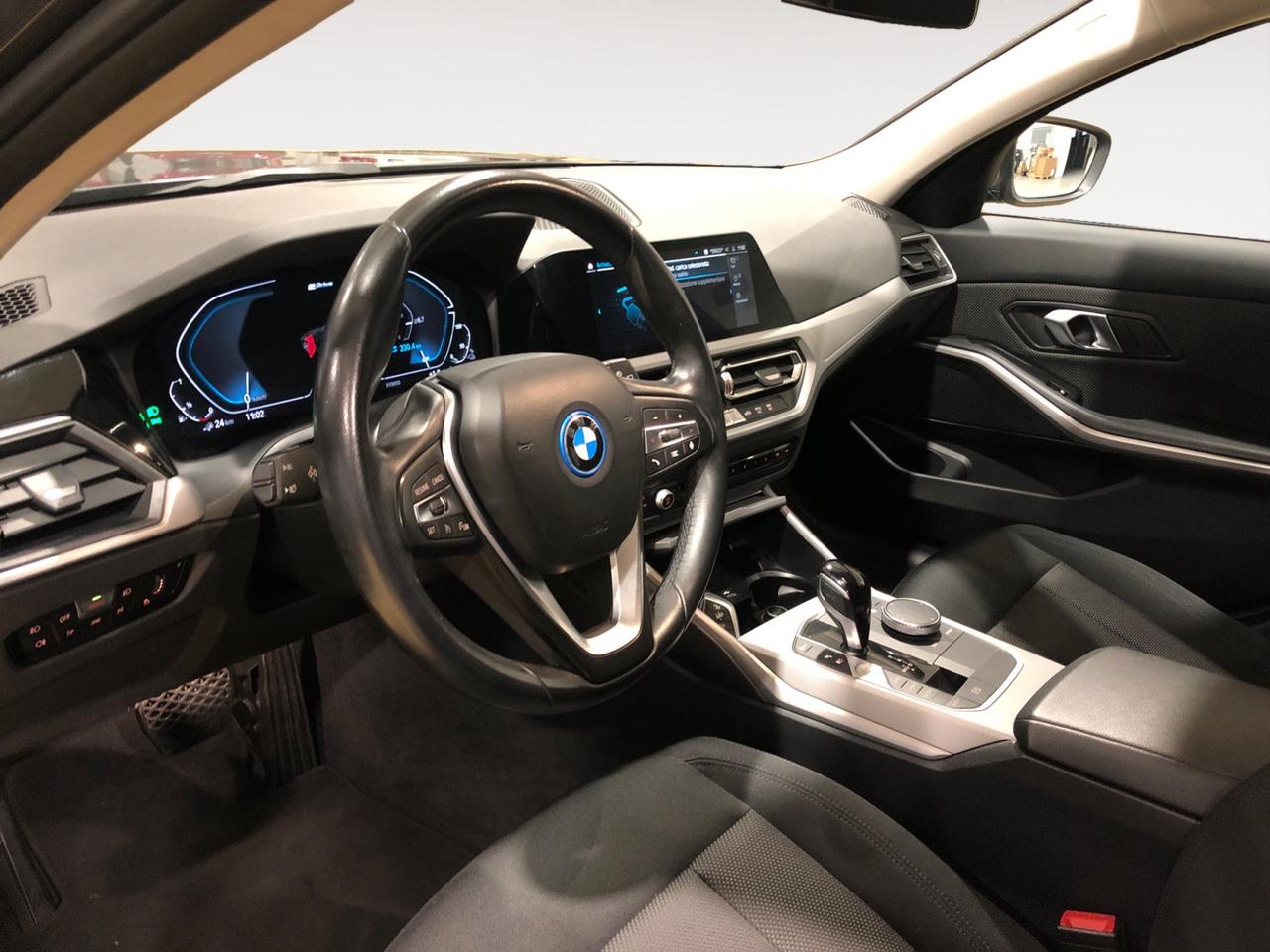 BMW 330e Touring Business Advantage auto