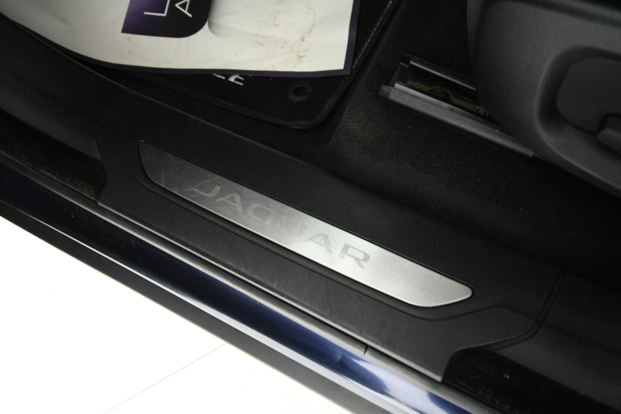JAGUAR F-Pace 2.0d i4 Portfolio 180cv auto TETTO PANO+CAMERA+APP CONNECT