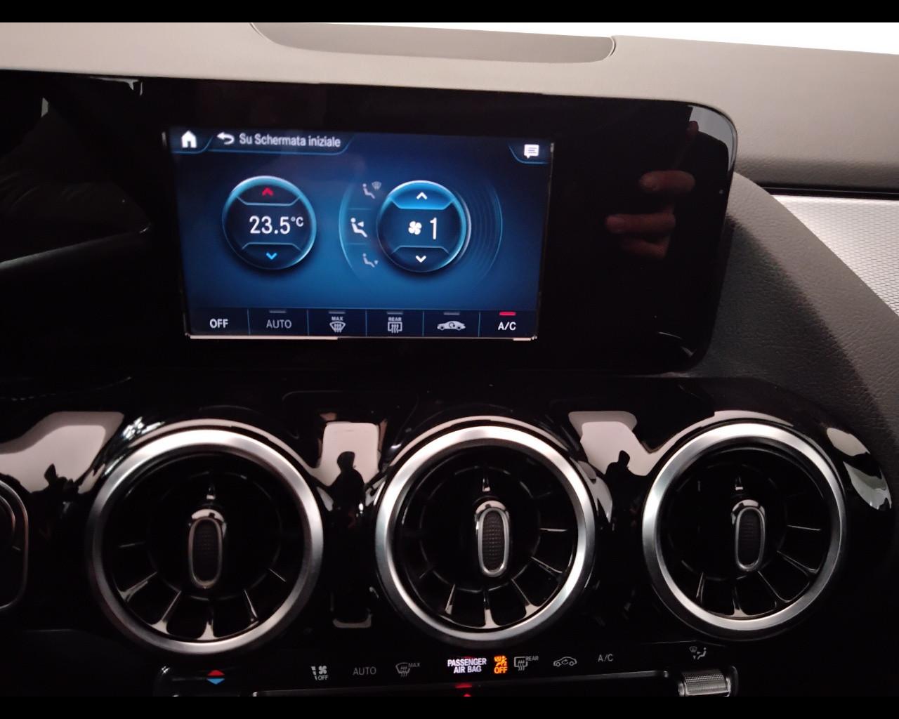 Mercedes-Benz GLA-H247 2020 - GLA 180 d Sport auto