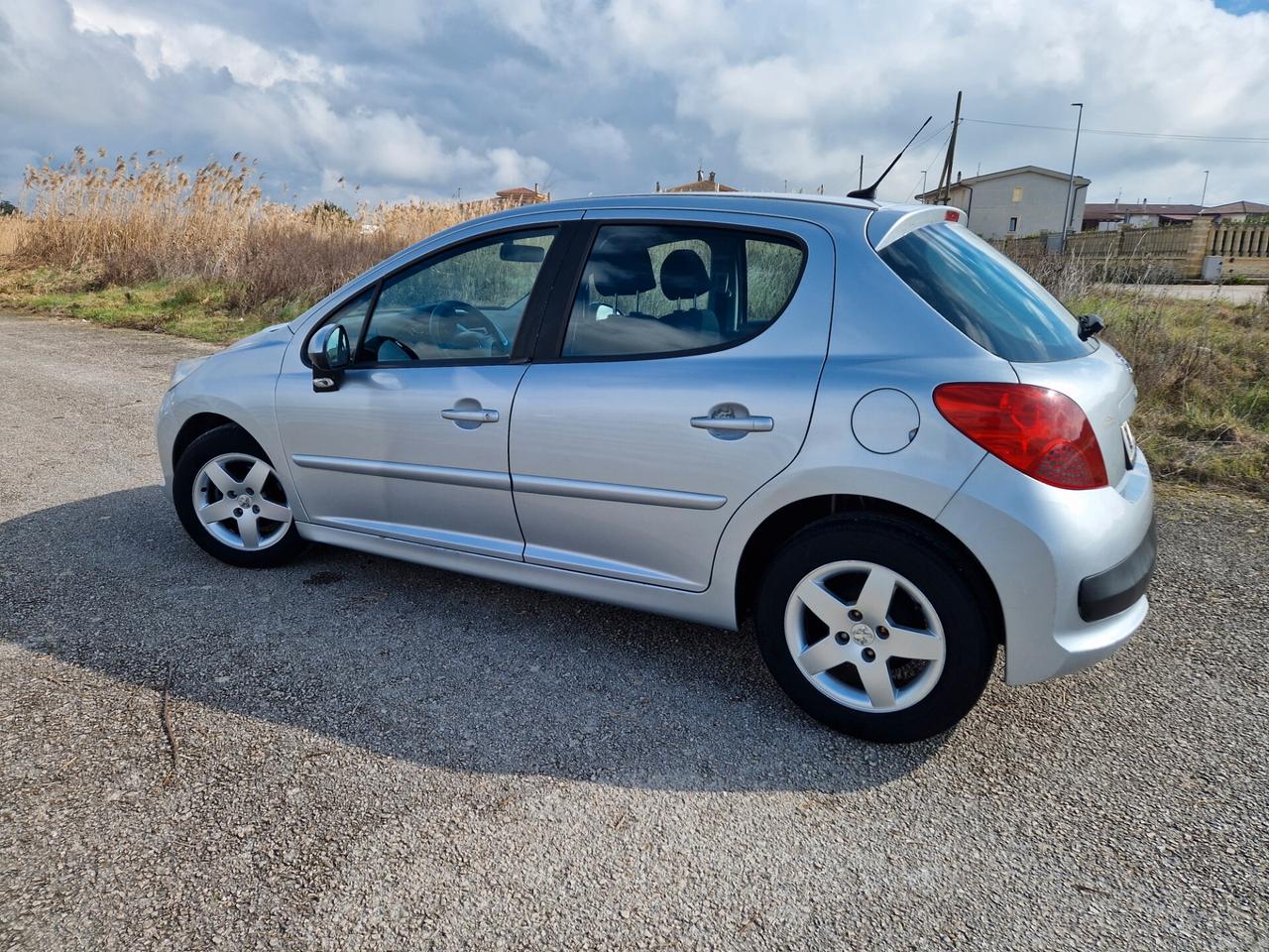 Peugeot 207 1.4 HDi 70CV 5p. ONE Line